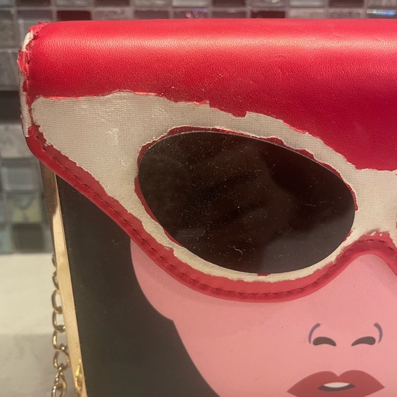 Mod Lady W/Sunglasses Statement Purse Gold Metallic Box Structure, Chain Strap - Picture 2 of 7